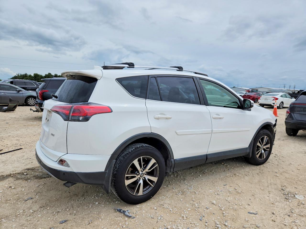 2017 TOYOTA RAV4 XLE — снимка 3