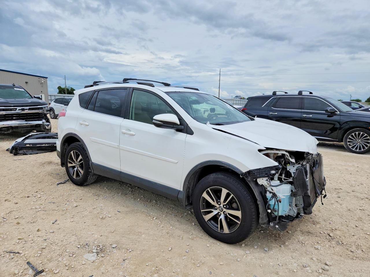2017 TOYOTA RAV4 XLE — снимка 4