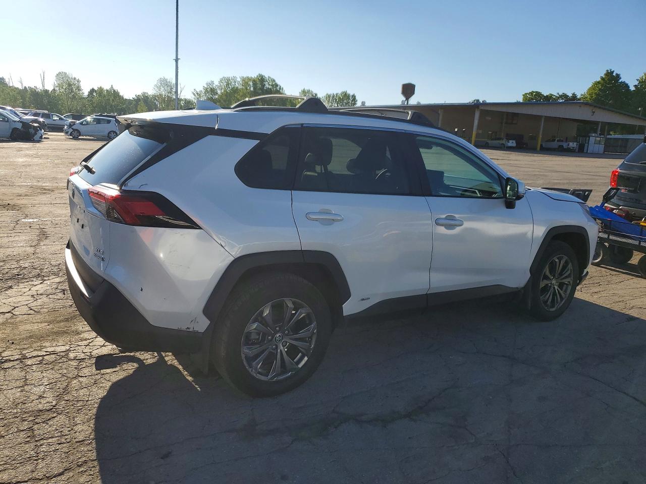 2023 TOYOTA RAV4 XLE PREMIUM — снимка 3