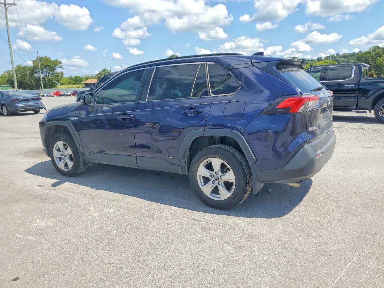 2020 TOYOTA RAV4 HYBRID XLE — снимка 2