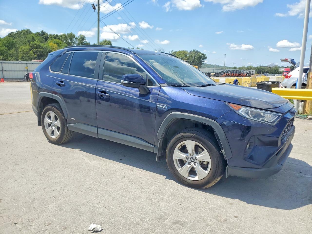 2020 TOYOTA RAV4 HYBRID XLE — снимка 4