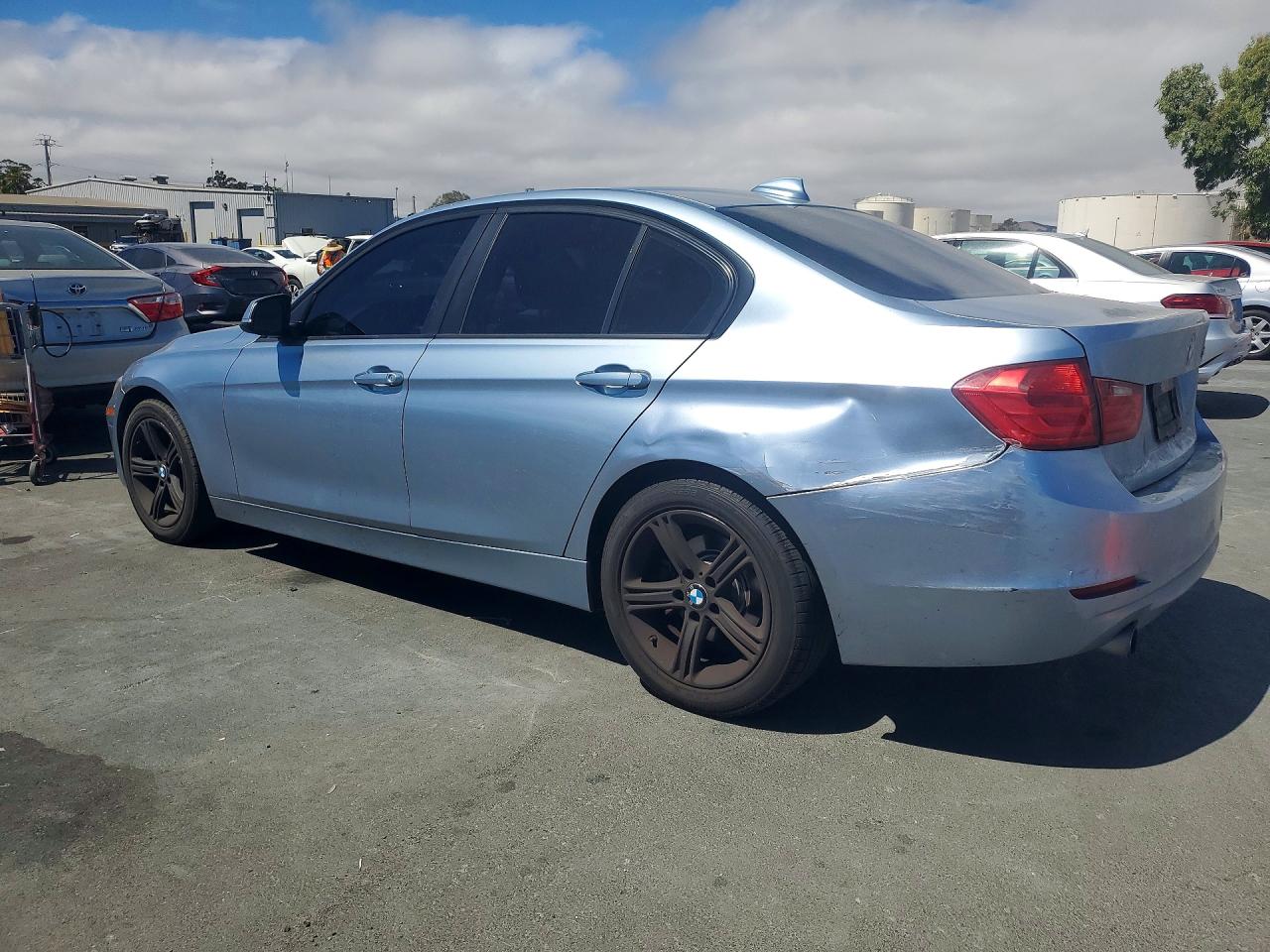 2013 BMW 320 I — снимка 2