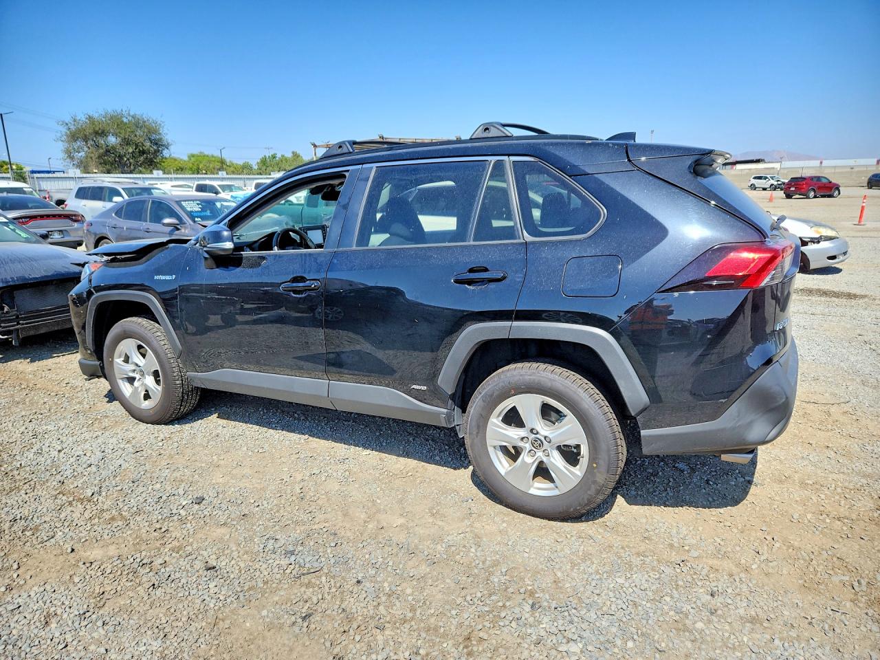 2021 TOYOTA RAV4 XLE — снимка 2