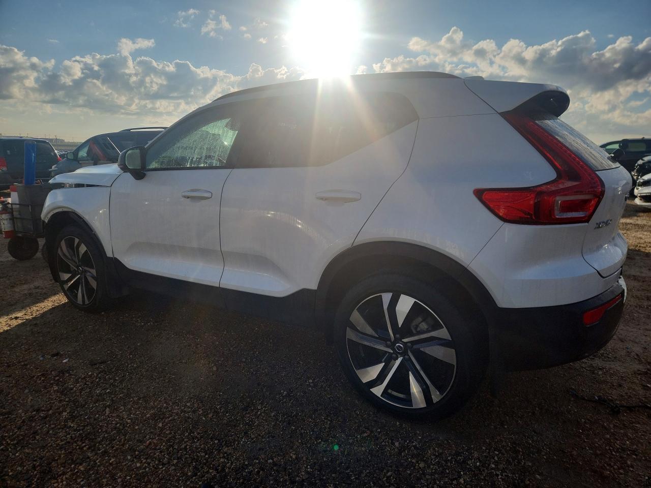 2024 VOLVO XC40 ULTIMATE — снимка 2