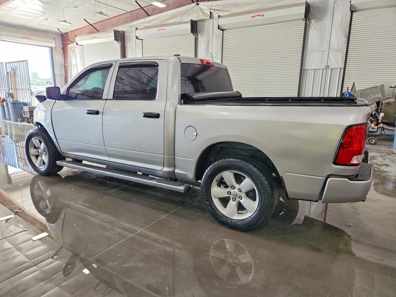 2015 RAM 1500 ST — снимка 2