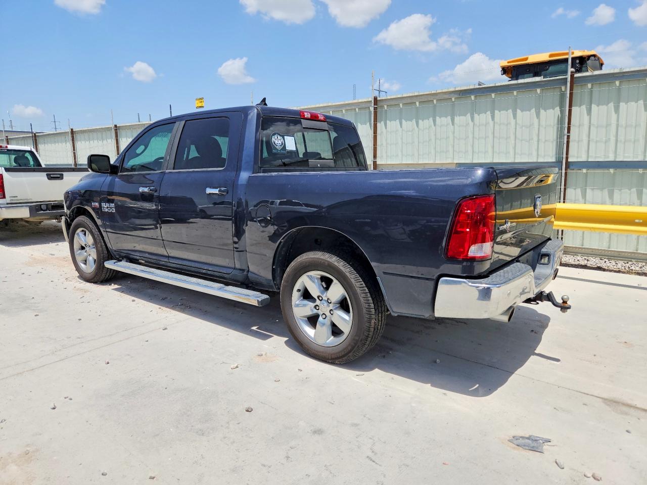 2015 RAM 1500 SLT — снимка 2