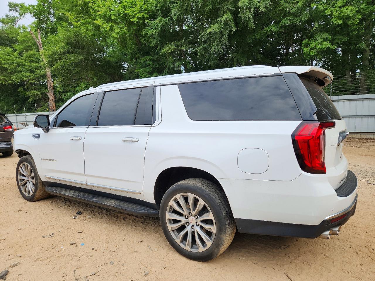2021 GMC YUKON XL DENALI — снимка 2