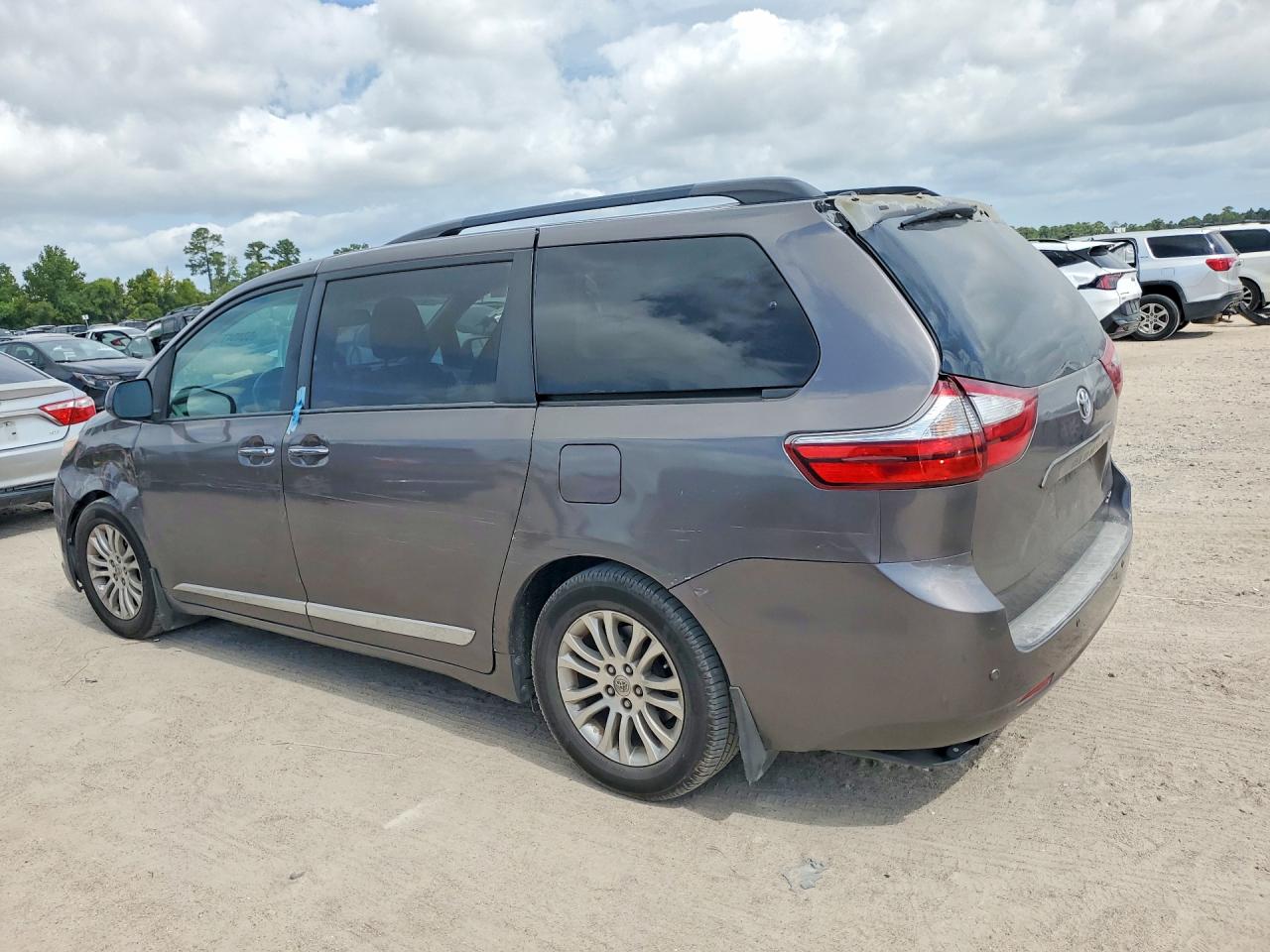 2016 TOYOTA SIENNA XLE PREMIUM 8-PASSENGER — снимка 2