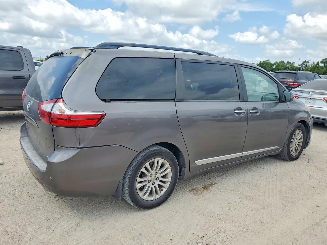2016 TOYOTA SIENNA XLE PREMIUM 8-PASSENGER — снимка 3
