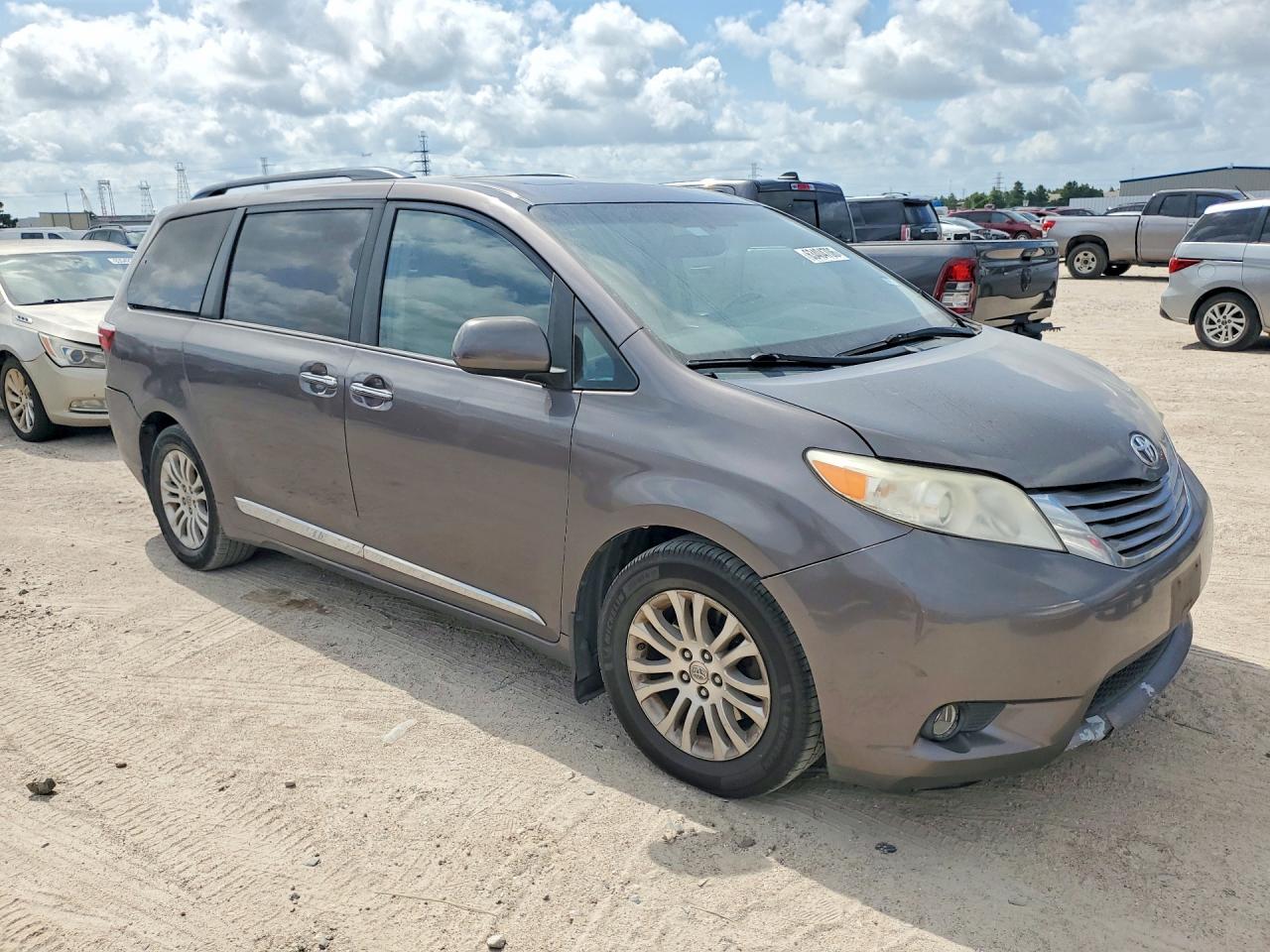 2016 TOYOTA SIENNA XLE PREMIUM 8-PASSENGER — снимка 4