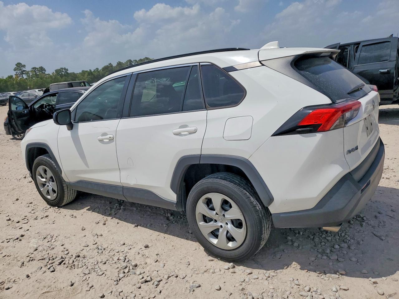 2020 TOYOTA RAV4 LE — снимка 2