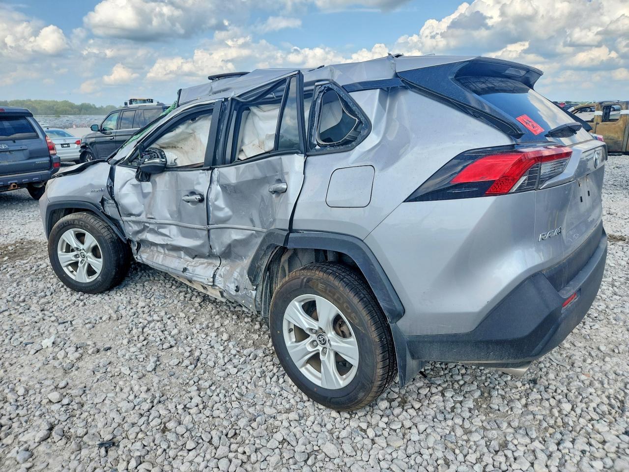 2020 TOYOTA RAV4 HYBRID XLE — снимка 2