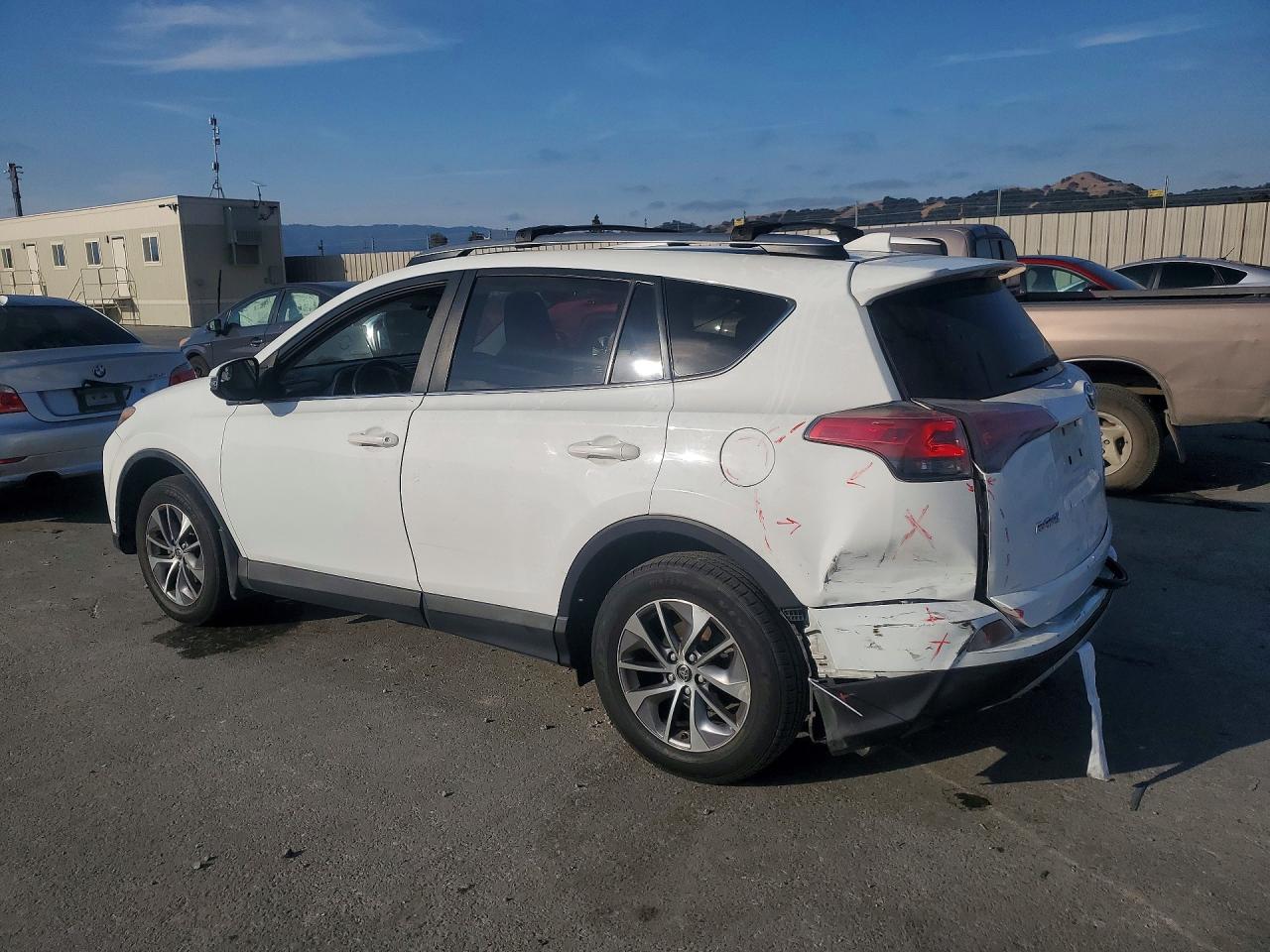 2017 TOYOTA RAV4 HYBRID XLE — снимка 2