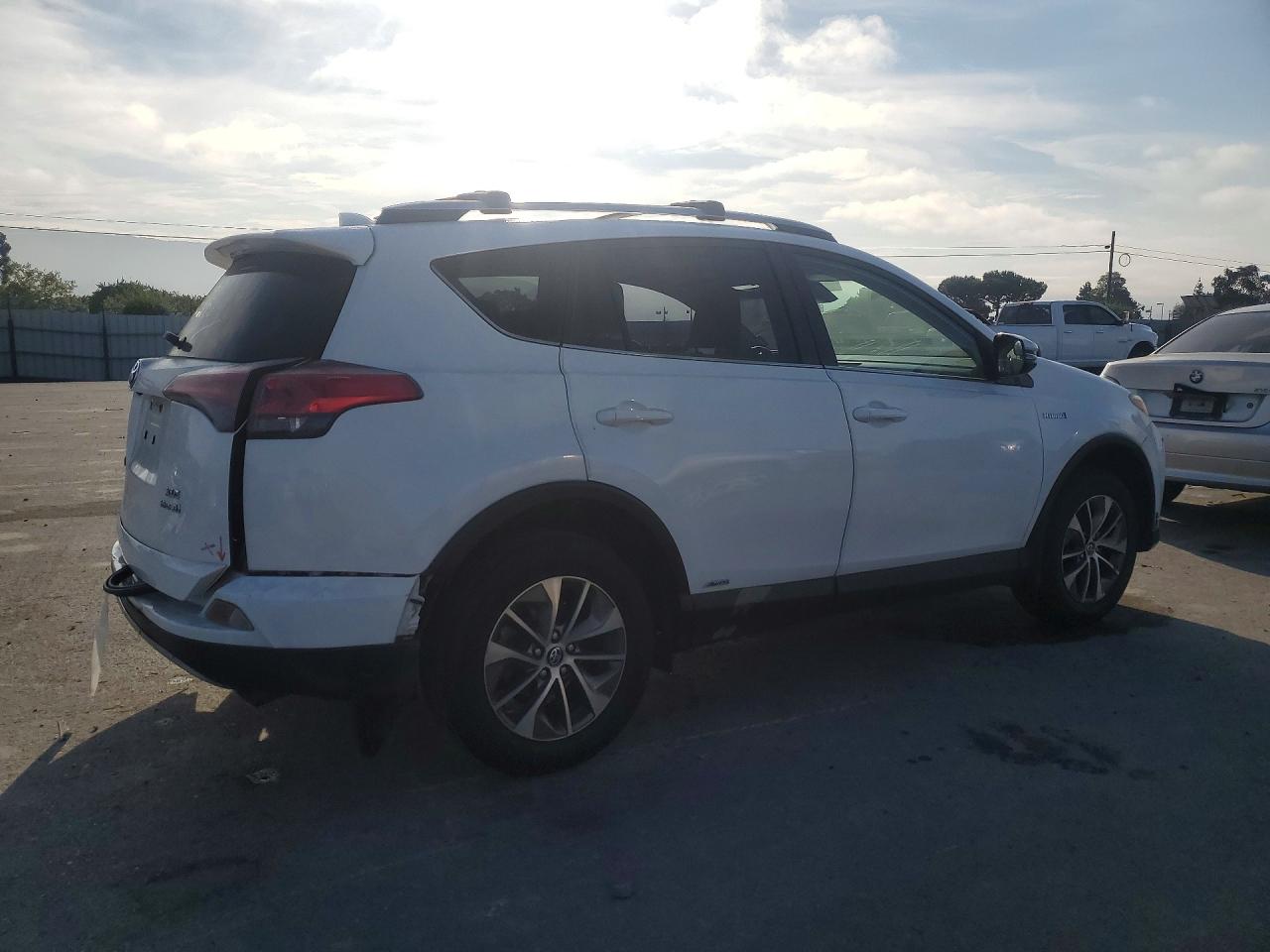 2017 TOYOTA RAV4 HYBRID XLE — снимка 3