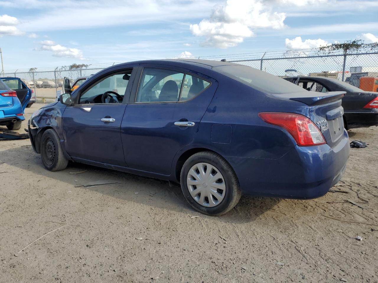 2019 NISSAN VERSA — снимка 2