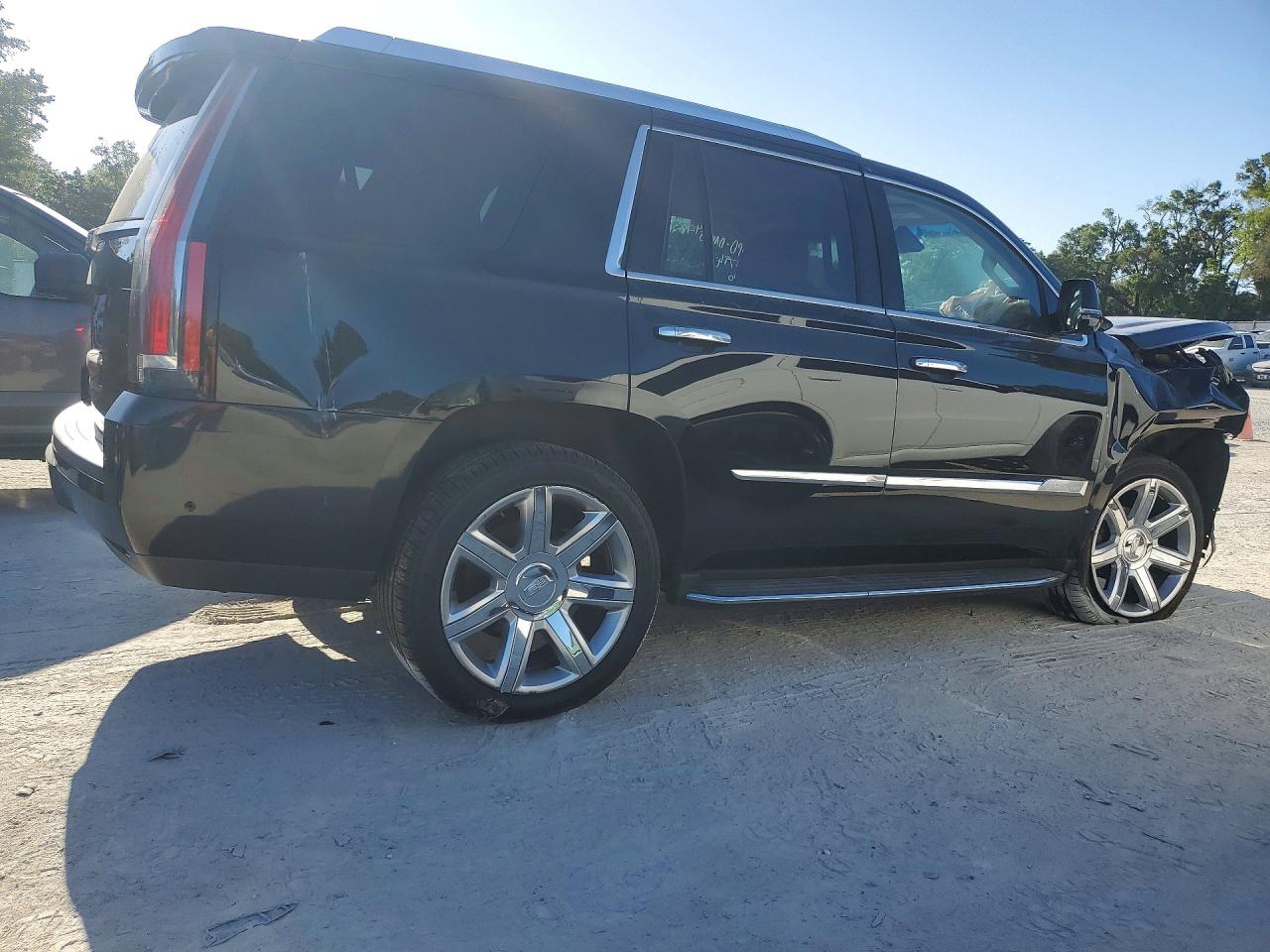 2017 CADILLAC ESCALADE LUXURY — снимка 3