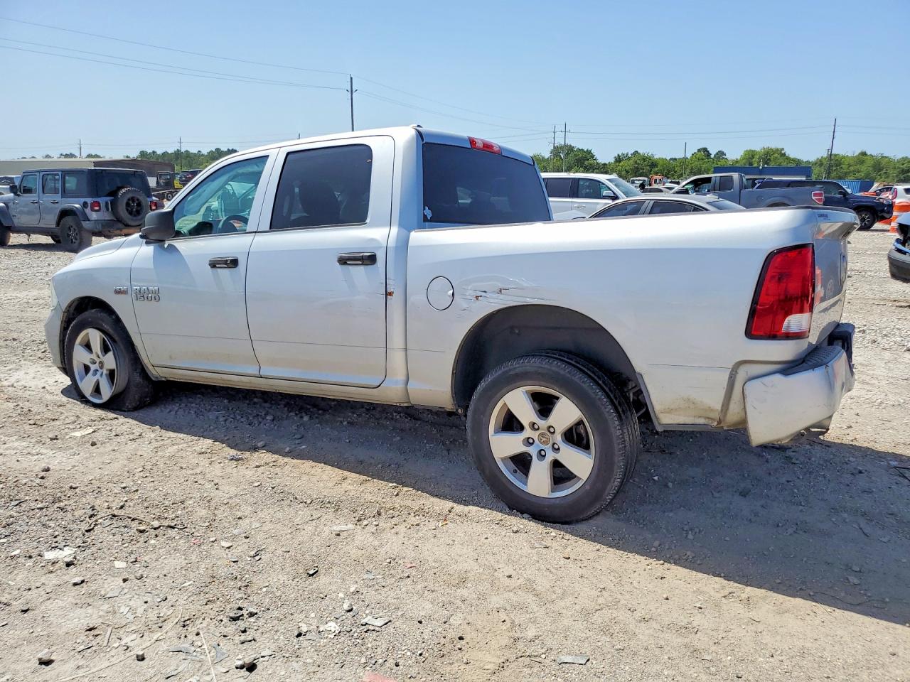 2015 RAM 1500 ST — снимка 2