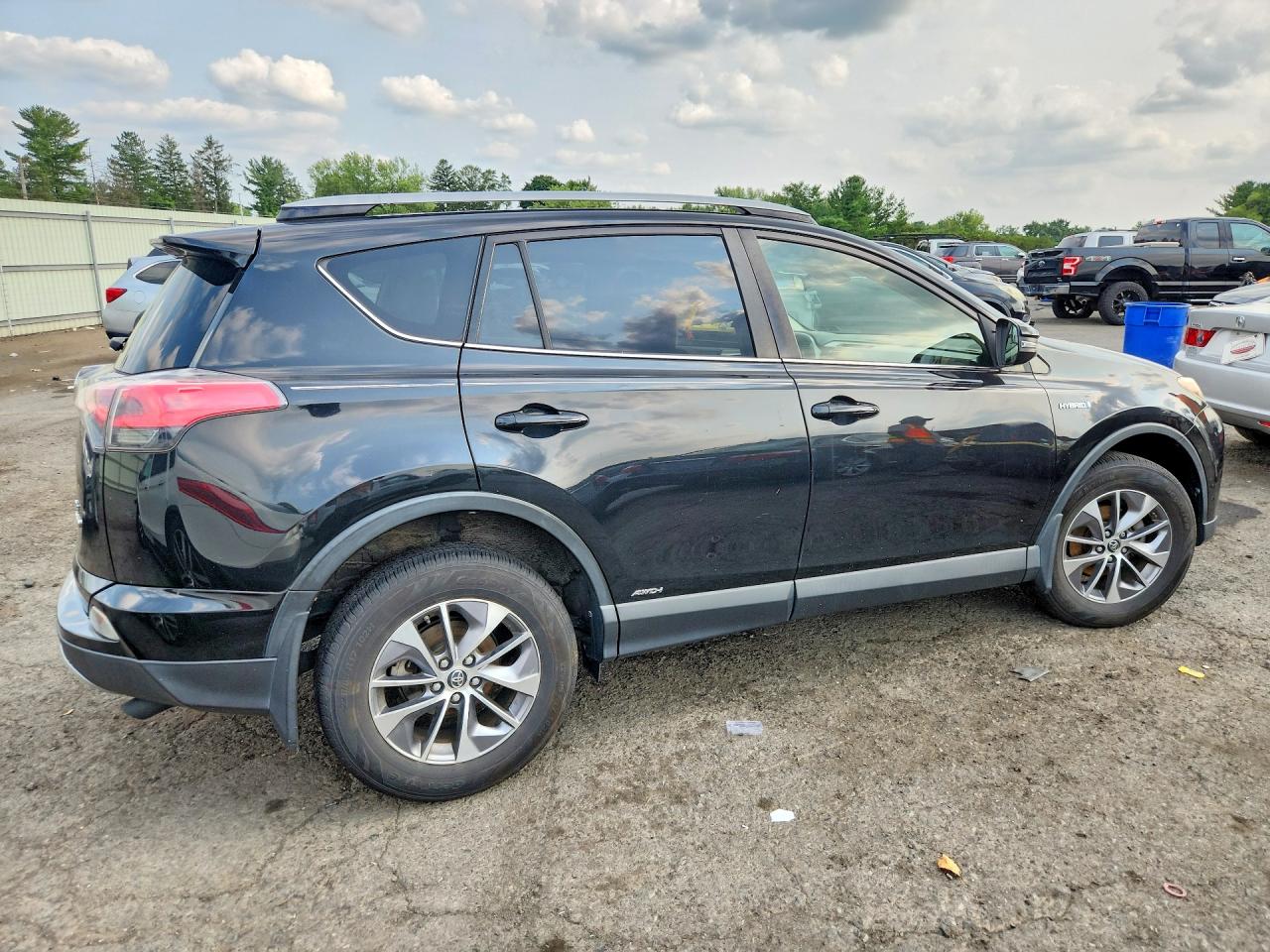 2017 TOYOTA RAV4 HYBRID XLE — снимка 3