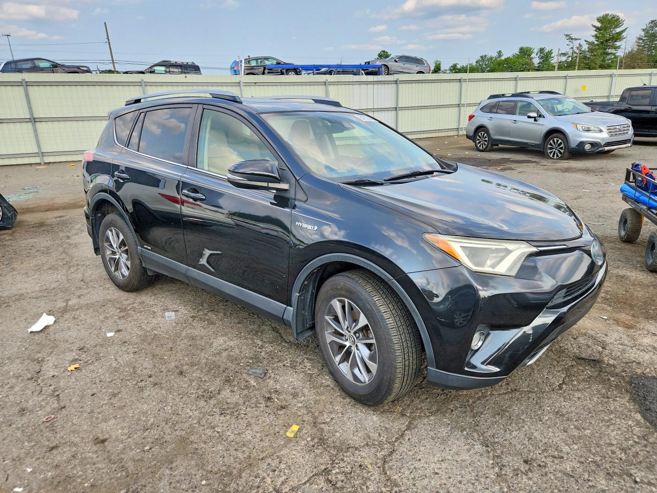 2017 TOYOTA RAV4 HYBRID XLE — снимка 4