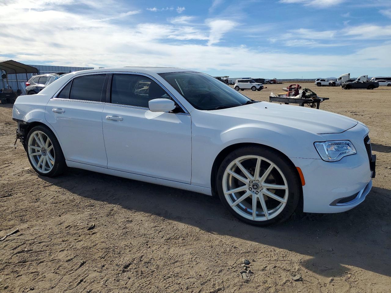 2015 CHRYSLER 300 LIMITED — снимка 4