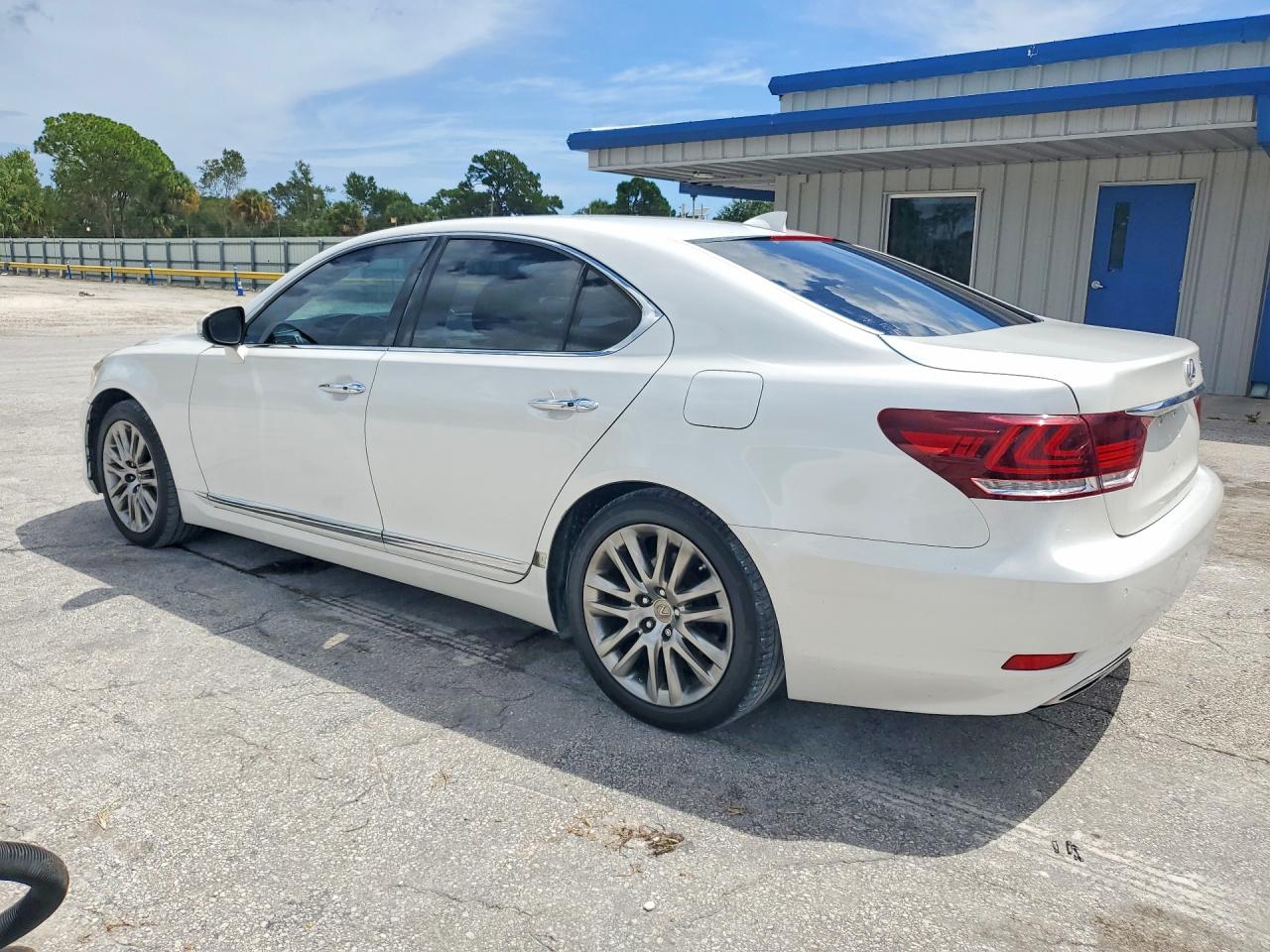 2016 LEXUS LS 460 — снимка 2