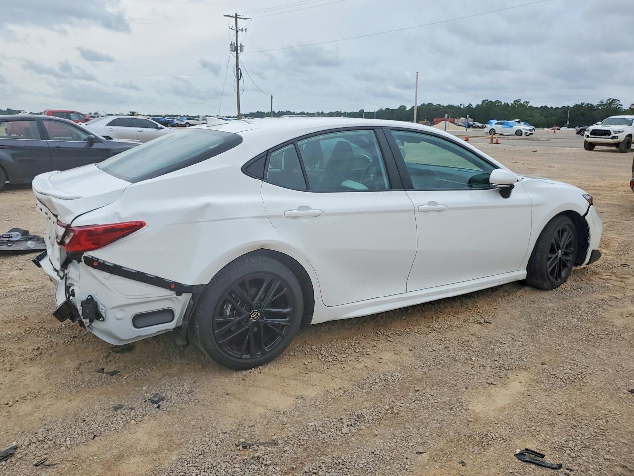 2026 TOYOTA CAMRY SE — снимка 3
