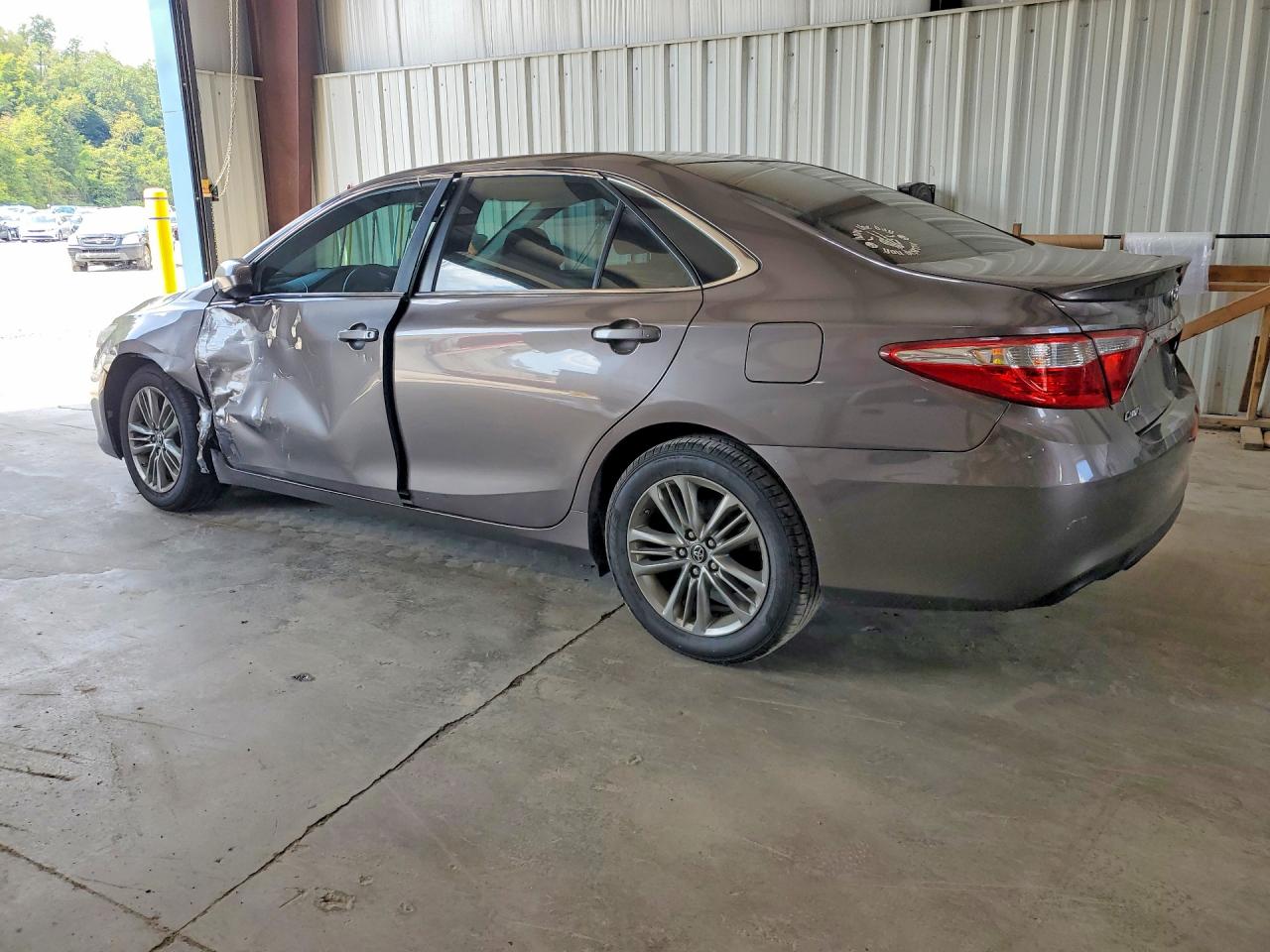 2015 TOYOTA CAMRY SE — снимка 2