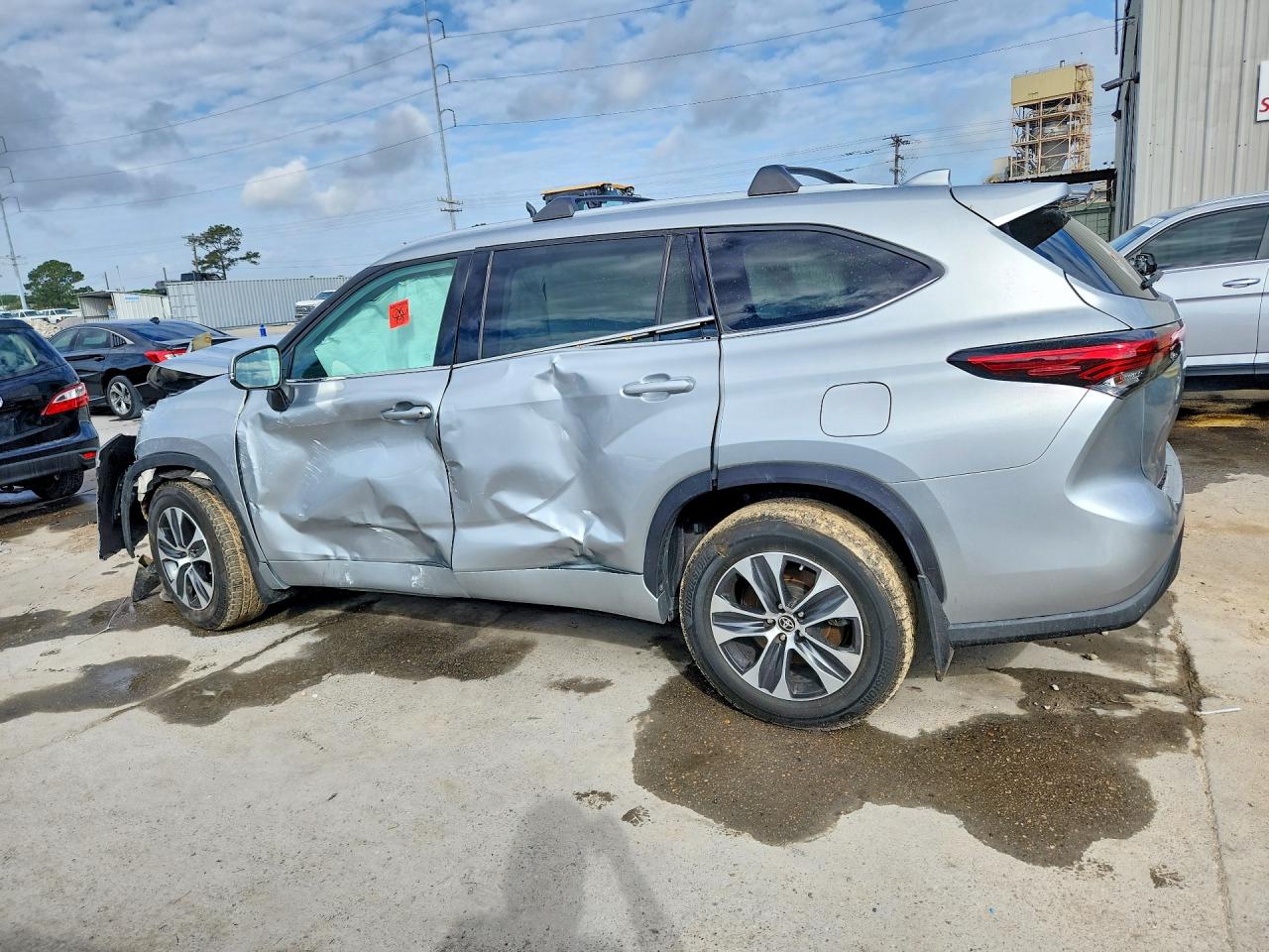 2021 TOYOTA HIGHLANDER XLE — снимка 2