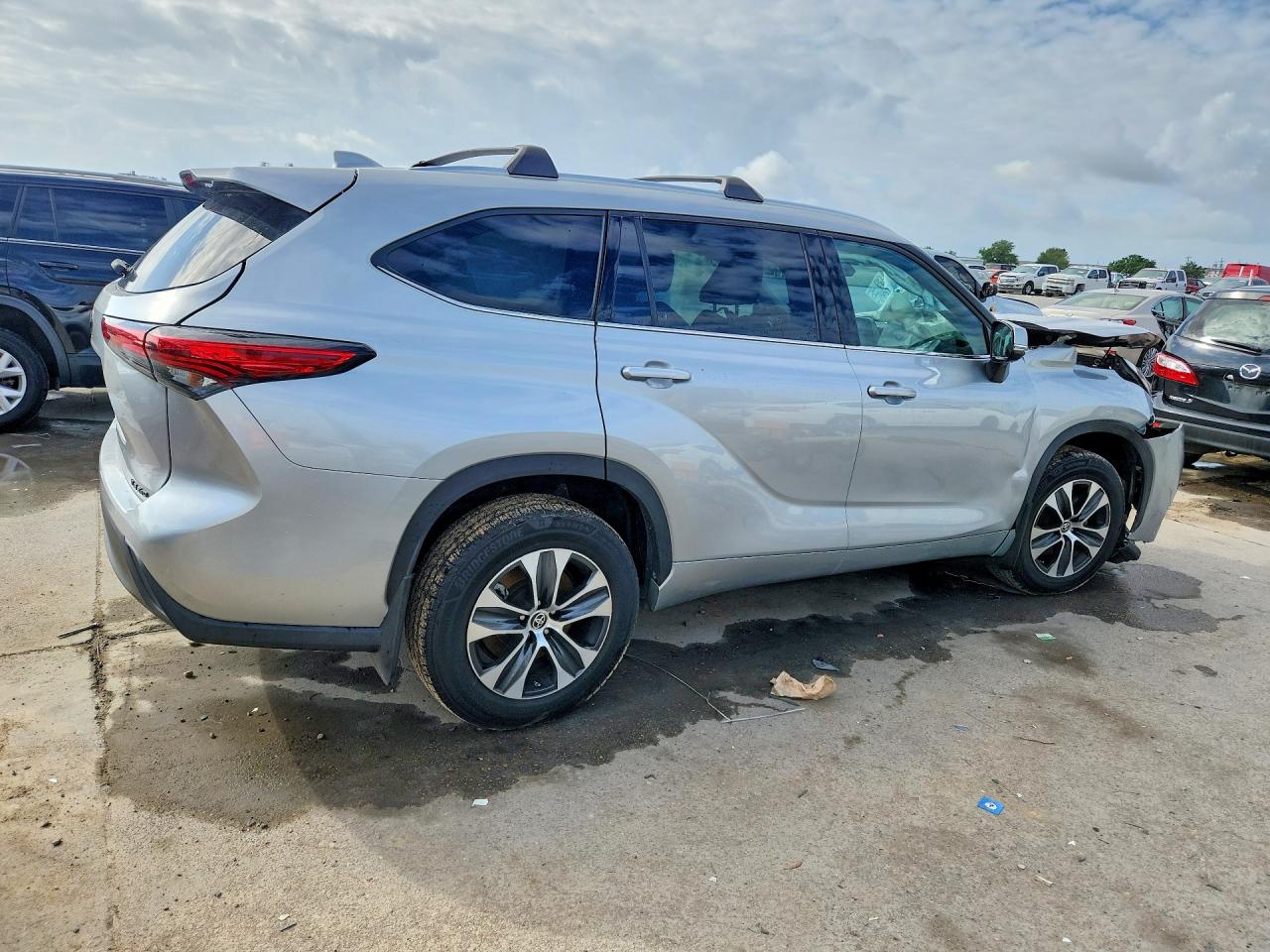 2021 TOYOTA HIGHLANDER XLE — снимка 3