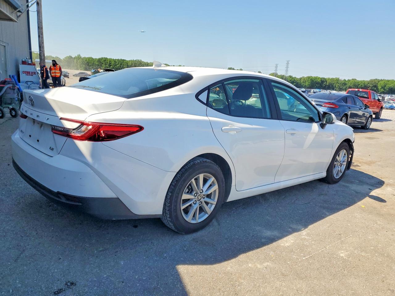 2025 TOYOTA CAMRY LE — снимка 3