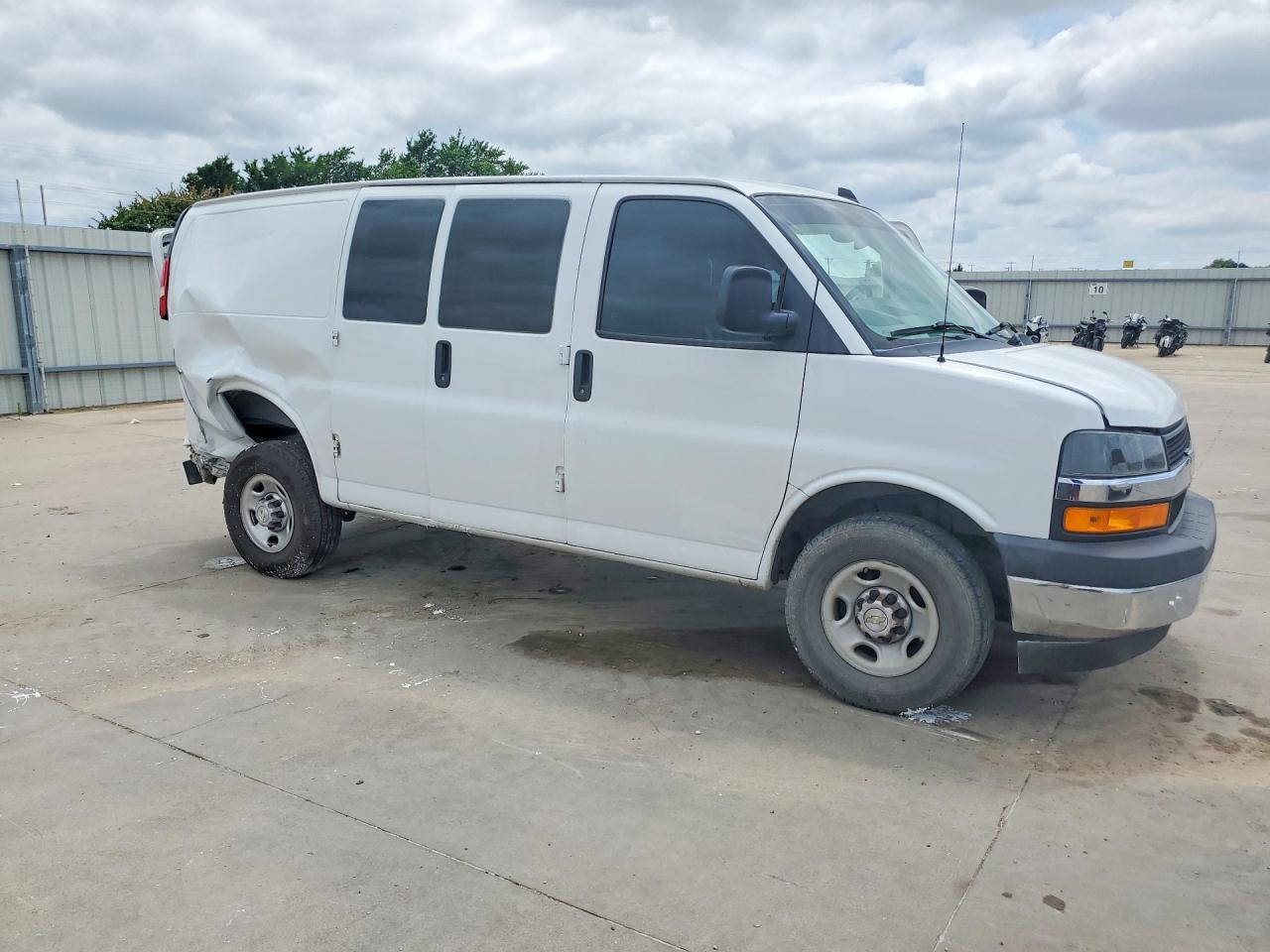 2020 CHEVROLET EXPRESS G2500 — снимка 4