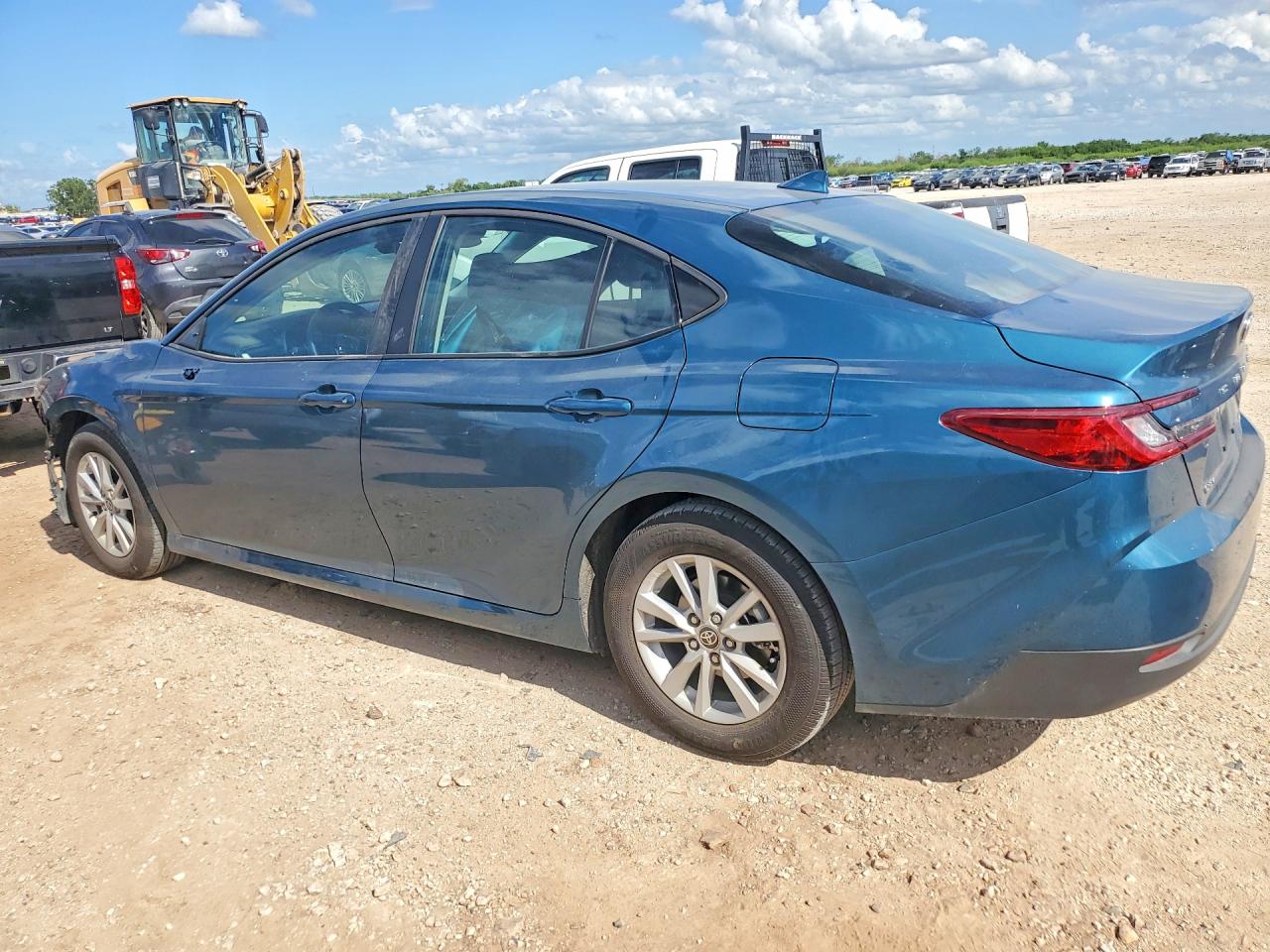 2026 TOYOTA CAMRY LE — снимка 2