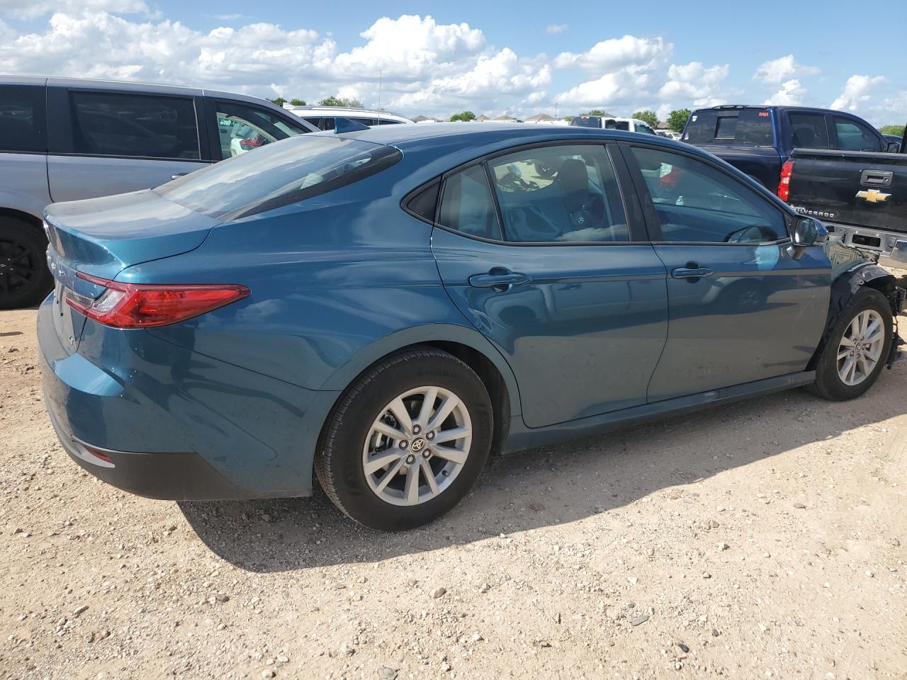 2026 TOYOTA CAMRY LE — снимка 3