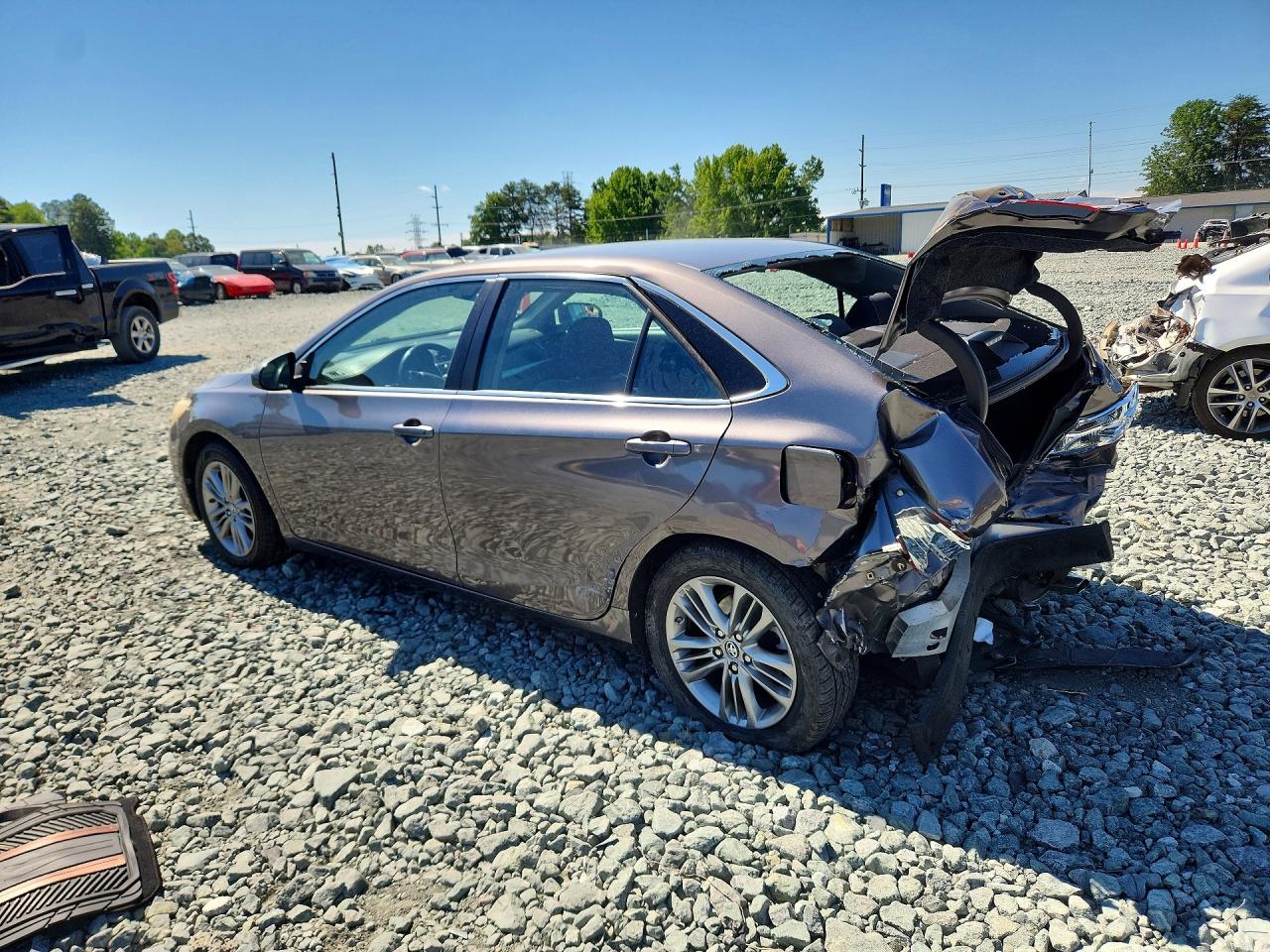 2017 TOYOTA CAMRY SE — снимка 2
