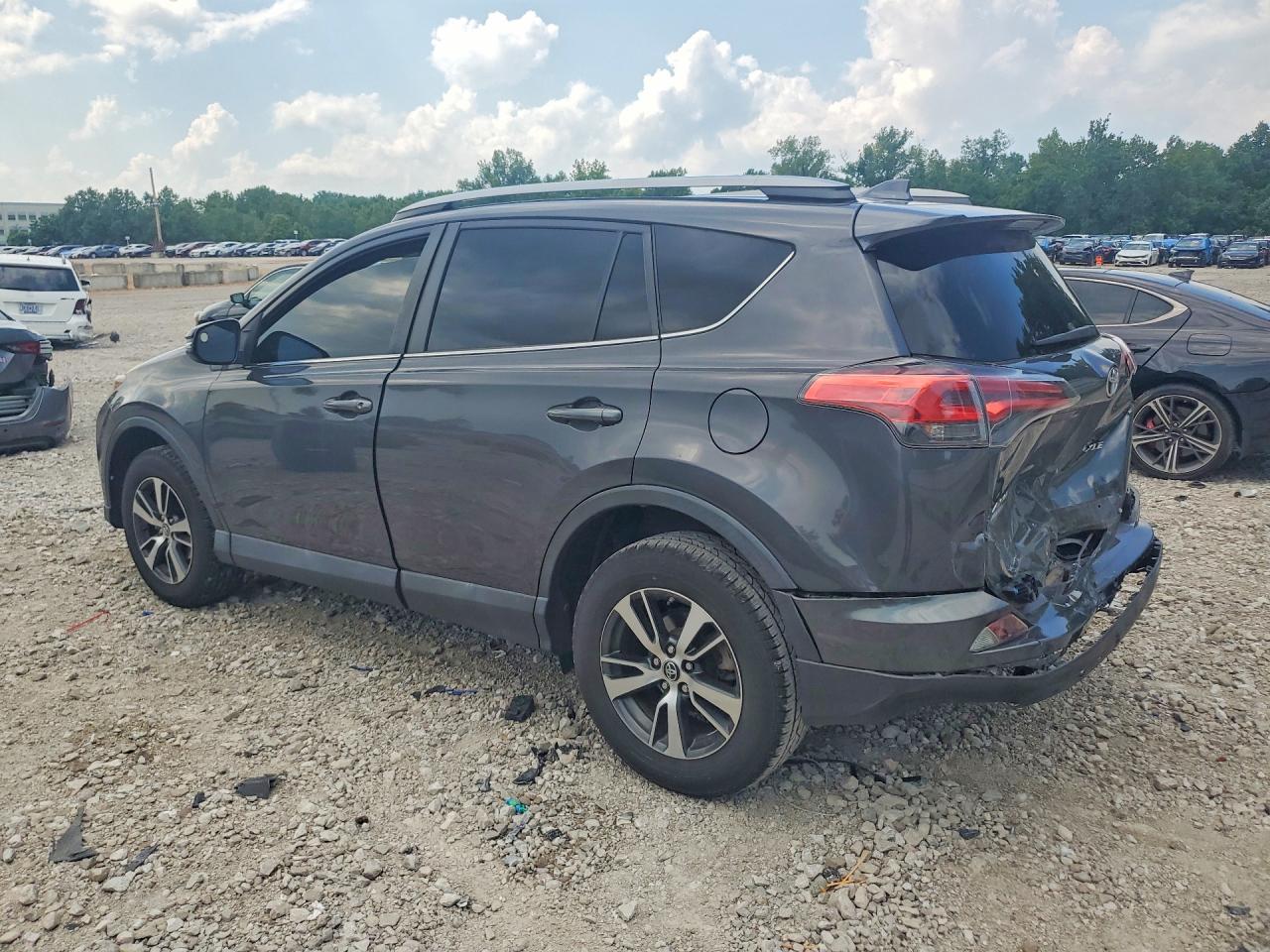 2018 TOYOTA RAV4 XLE — снимка 2