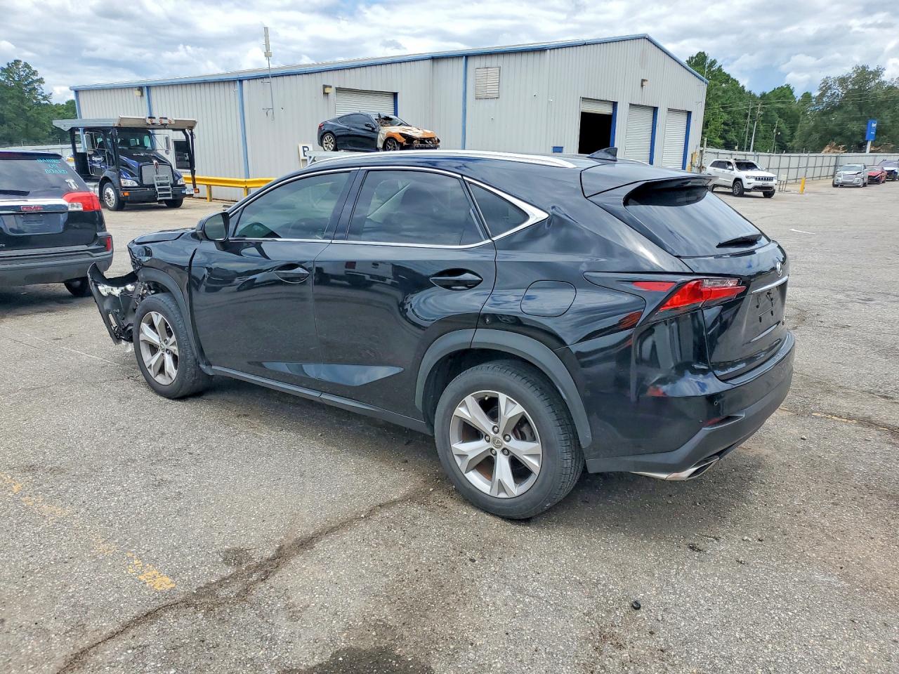 2017 LEXUS NX 200T BASE — снимка 2