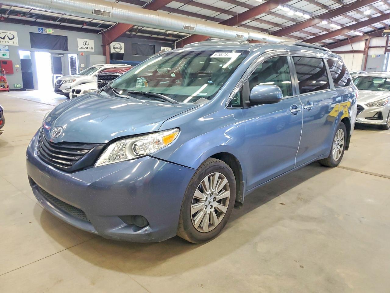2015 TOYOTA SIENNA XLE 7-PASSENGER