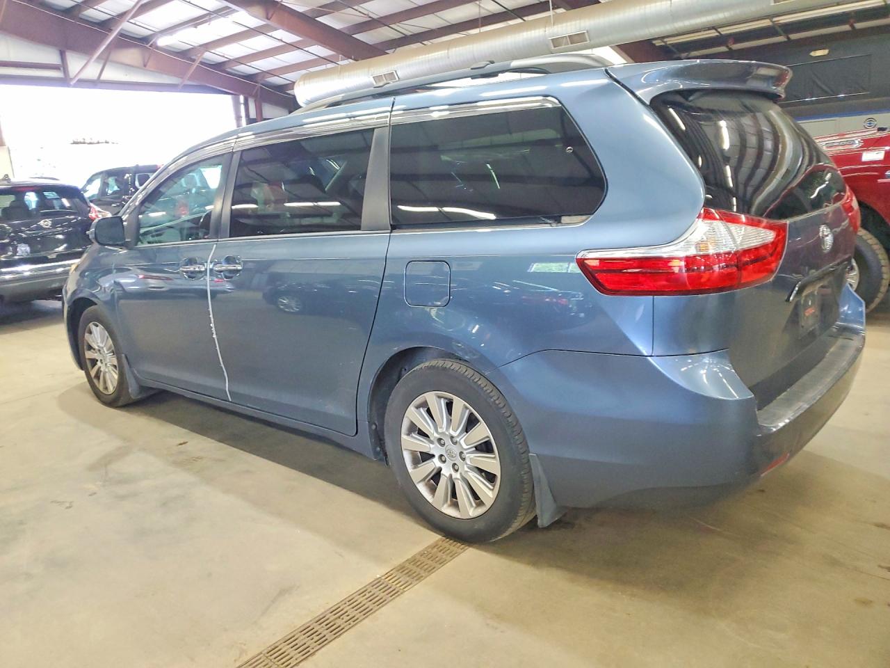 2015 TOYOTA SIENNA XLE 7-PASSENGER — снимка 2