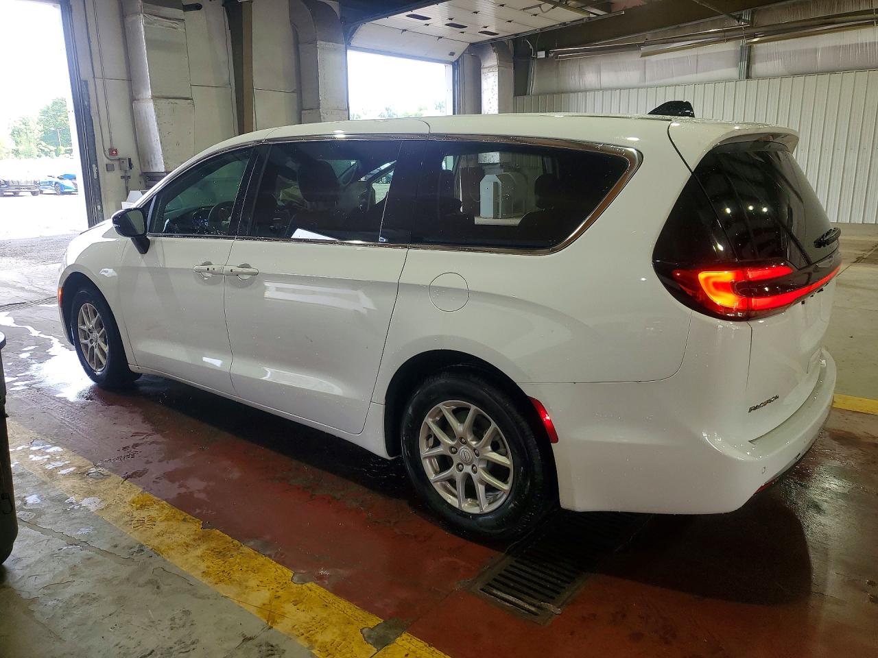 2026 CHRYSLER PACIFICA SELECT — снимка 2