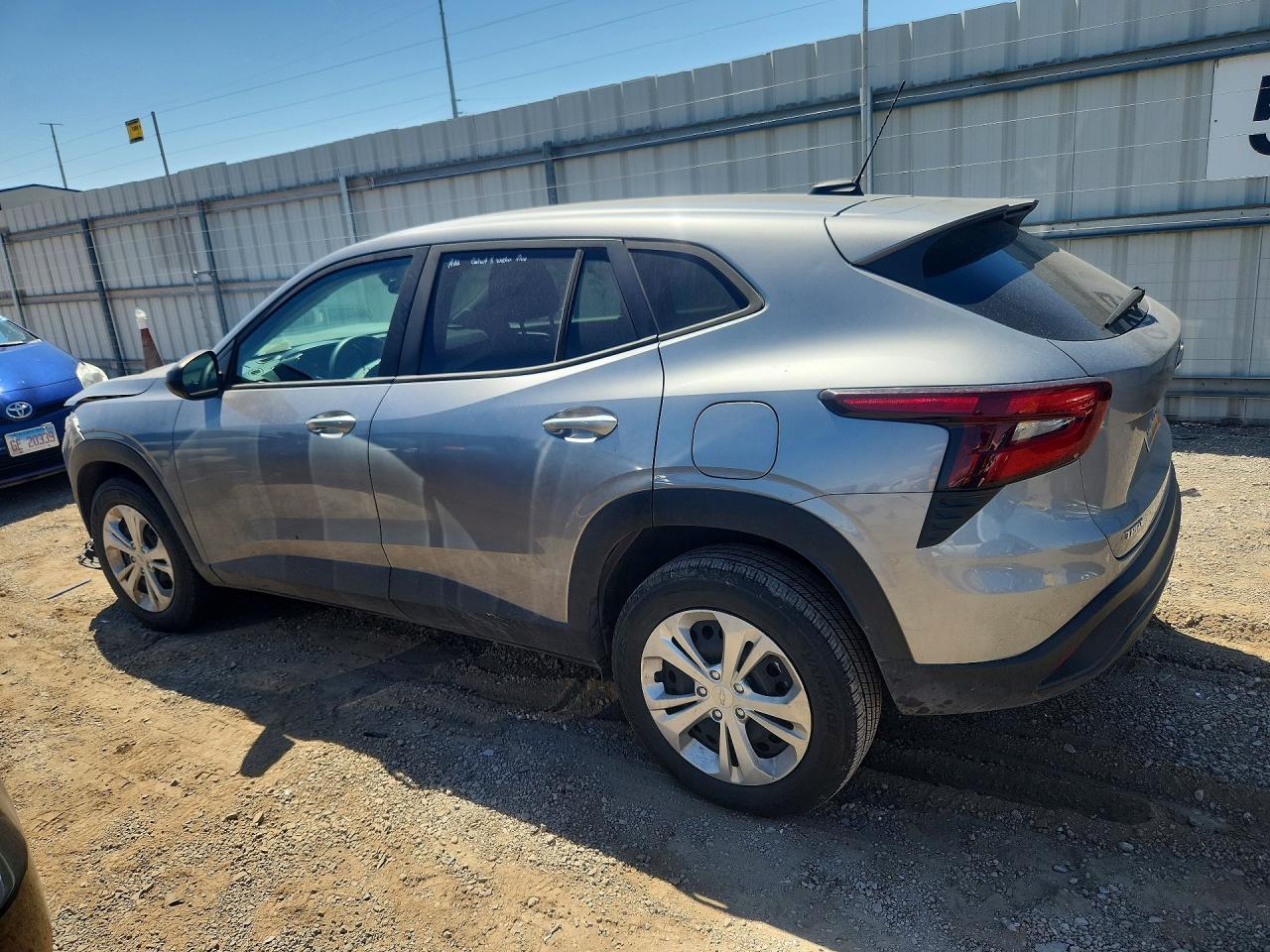 2024 CHEVROLET TRAX LS — снимка 2