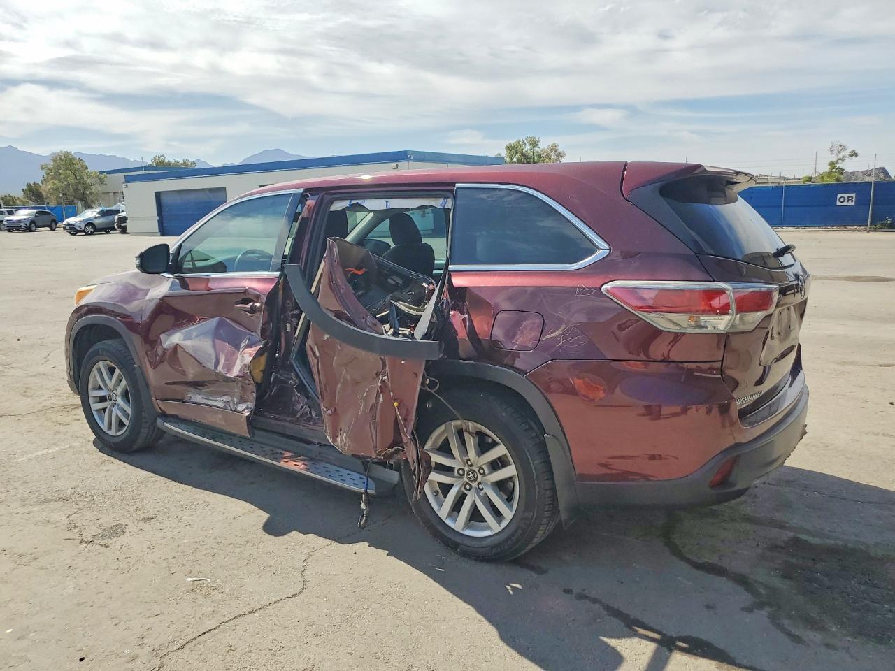 2016 TOYOTA HIGHLANDER LE — снимка 2