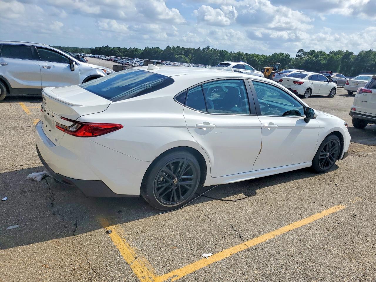 2025 TOYOTA CAMRY SE — снимка 3