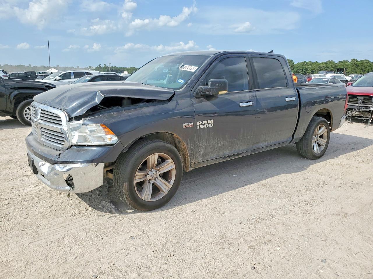 2016 RAM 1500 SLT