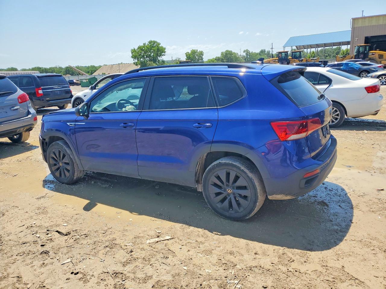2022 VOLKSWAGEN TAOS S — снимка 2