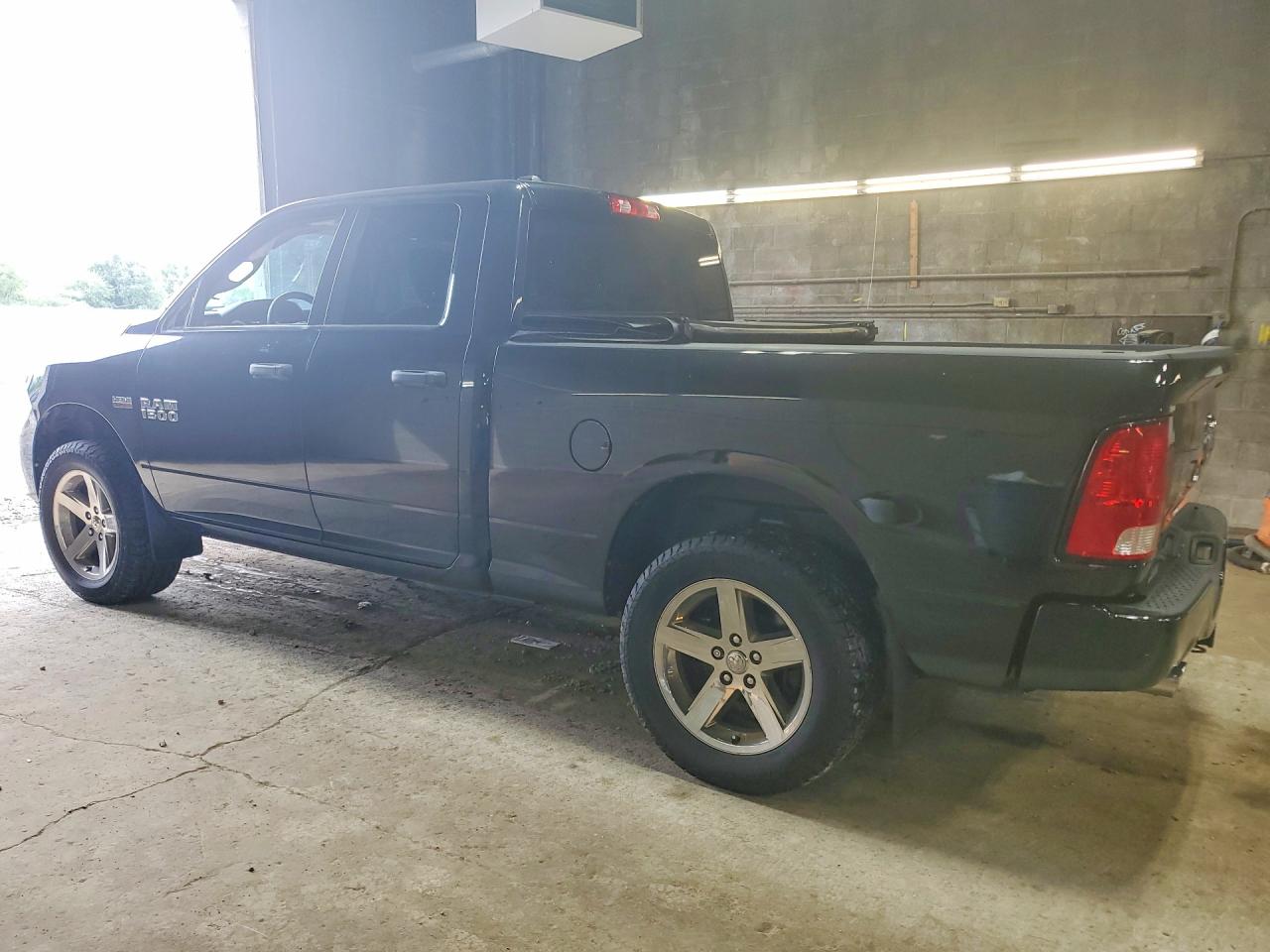 2015 RAM 1500 ST — снимка 2