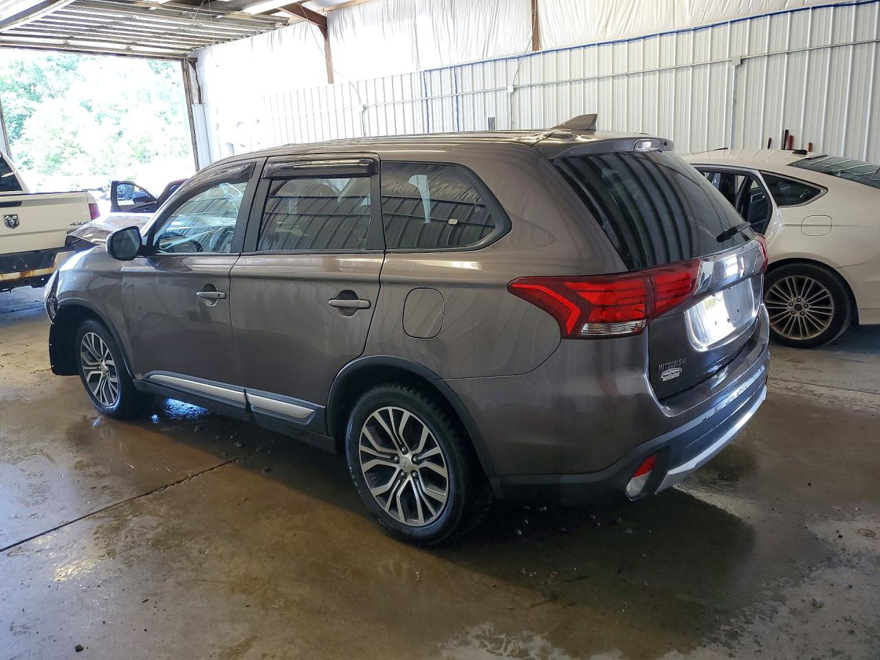 2017 MITSUBISHI OUTLANDER ES — снимка 2