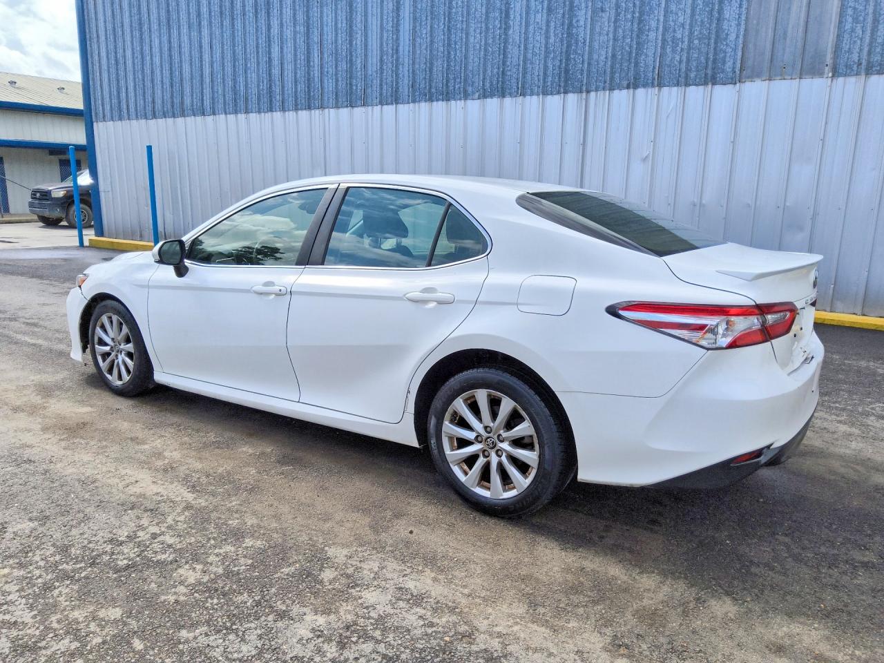 2018 TOYOTA CAMRY LE — снимка 2
