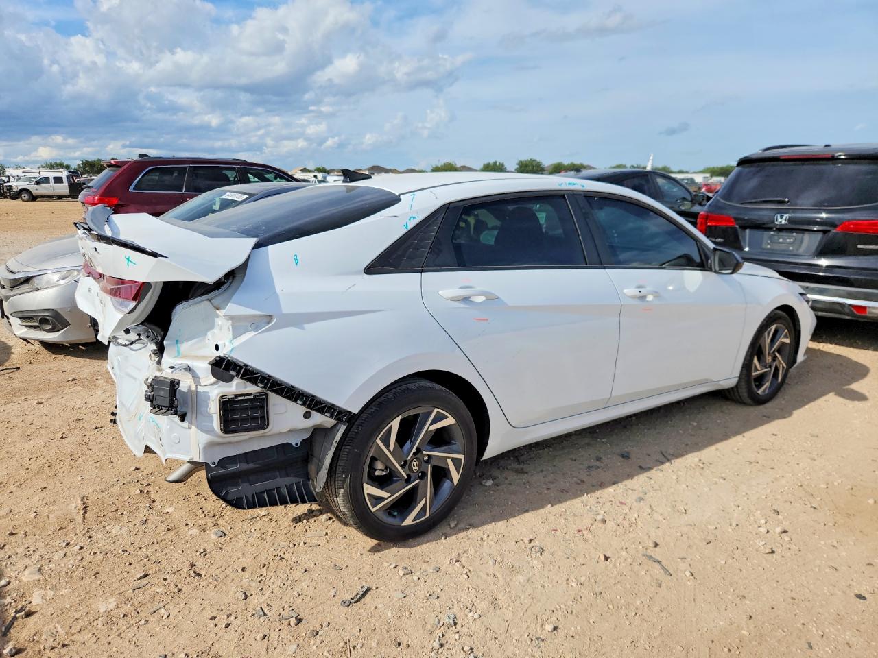 2025 HYUNDAI ELANTRA SEL SPORT — снимка 3