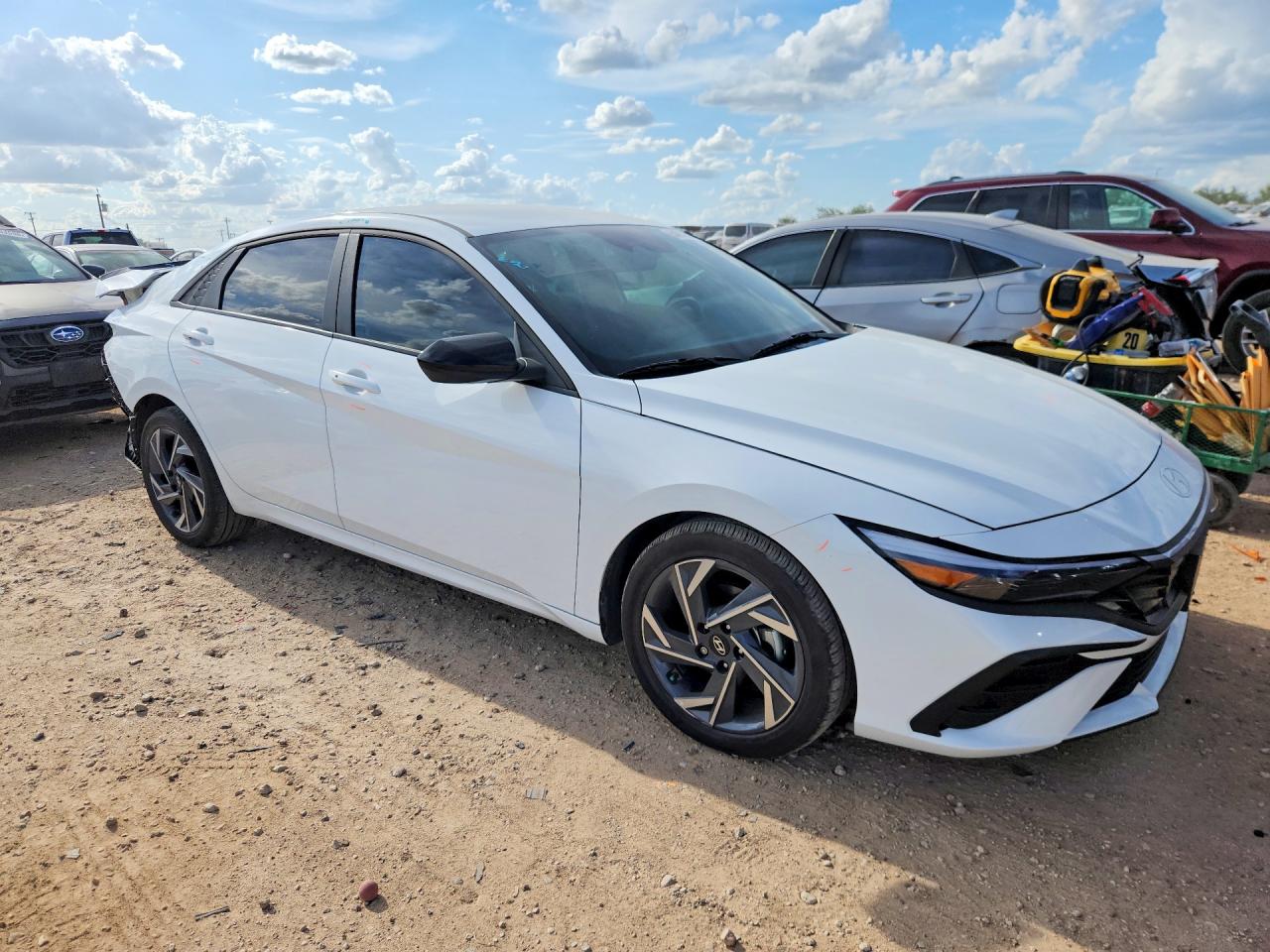 2025 HYUNDAI ELANTRA SEL SPORT — снимка 4