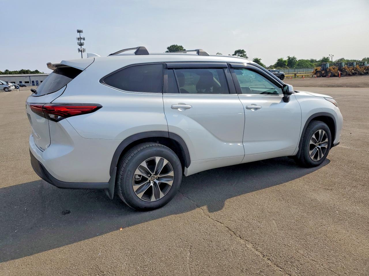 2023 TOYOTA HIGHLANDER XLE — снимка 3